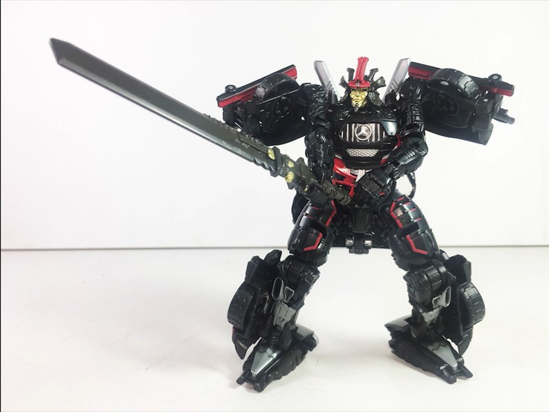 Video Review  Studio Series Drift With Baby Dinobots Exclusive 08 (8 of 12)